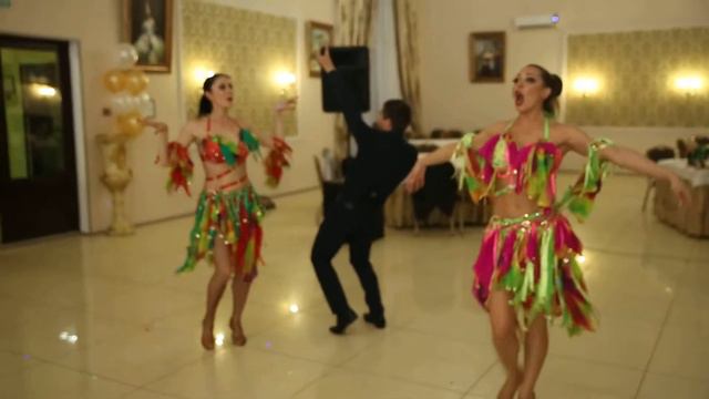 Хороший ведущий и певец на свадьбу в Москве. Ведущий и певец на свадьбу.