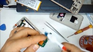 Перестал заряжаться телефон? Расшатался разьем? Лайфхак как без замены и пайки все починить.