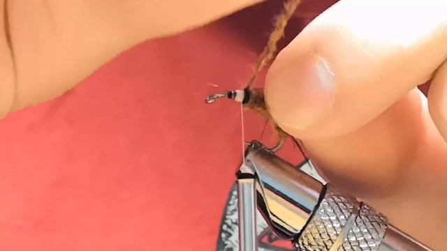 Мушка "Caddis larva" - имитация "ручейник в домике". Любимая еда хариуса. Речной песок не нужен. смотреть онлайн