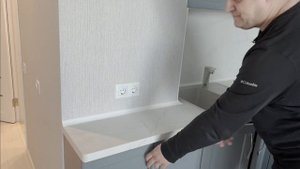 Серо голубая кухня в стиле неоклассика с фрезерованными фасадами на заказ в Минске