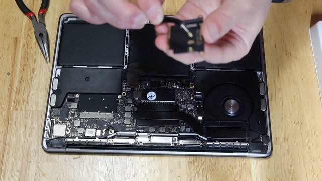 2. A1708 MacBook Pro M.2 NVME SSD upgrade -- which SSD to choose? смотреть онлайн