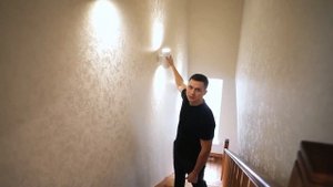 Световые линии с потолка переходящие на стену | Гипсотяжные потолки