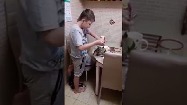 Родион делает желе из пирот тропим номер 1 смотреть онлайн