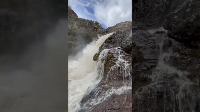 Водопад в Андах. Эквадор