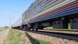Электровоз ЭП1-238 с почтово-багажным поездом.