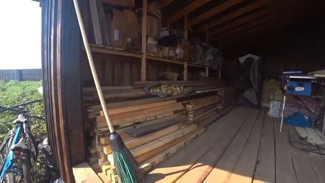 СТРОЮ ДОМ В ДЕРЕВНЕ / ЗАПУСТИЛ СТАНОК / СТРОЙКА ПРОДОЛЖАЕТСЯ / РАБОТАЮ В САРАЕ / ЖИЗНЬ В ДЕРЕВНЕ смотреть онлайн