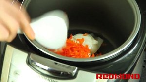 Кальмары в сметане в мультиварке REDMOND RMC-M4502