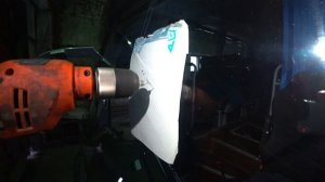 Как остановить трещину на лобовом стекле