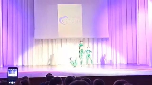 Казачок акробатическая четверка. "Kazachok" kids acrobatic performance. смотреть онлайн