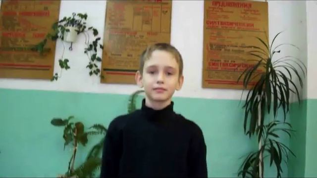 Страна читающая - Эмиль Хохлов читает произведение "Ворона и лисица" И. А. Крылова смотреть онлайн