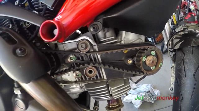 Ducati Monster 796,797,696,1100/Scrambler Timing Belt Replacement смотреть онлайн