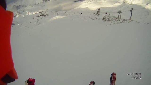 С шлема Спуск с 3100 на 2660 Хинтертукс вне трассы смотреть онлайн