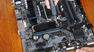 Entry-level Intel B760 Motherboard - Gigabyte B760M DS3H AX DDR4 Unboxing & Overview