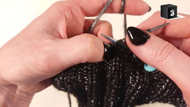 СТИЛЬНАЯ ШАПКА ИЗ ПРЯЖИ METALLIC / Подробный МК по вязанию женской шапки спицами