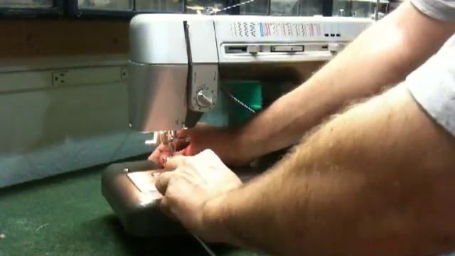 Singer CG590 Commercial Grade Sewing Machine Demo смотреть онлайн