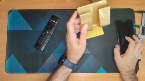 Настенные органайзеры для пультов и телефонов.