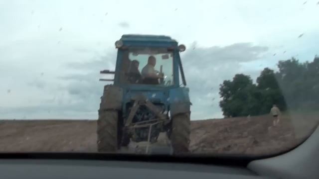 Водопад Гремячий - BMW и трактор Белорусь смотреть онлайн