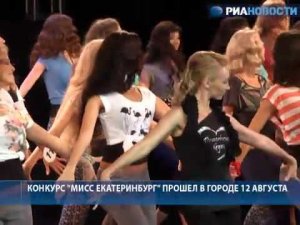 Алексей Воробьев показал участницам, как петь на сцене