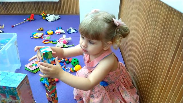 Строим высокую башню из кубиков смотреть онлайн