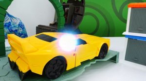 Мультики про машинки - Бамблби и Оптимус Прайм играют в салки