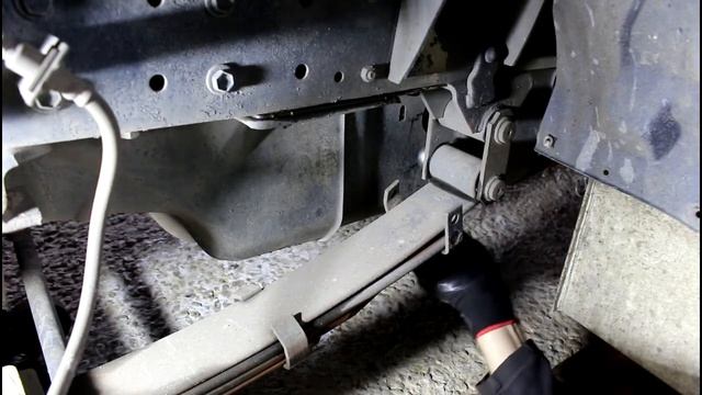 Toyota Dyna Тойота Дюна 1996 года Замена втулок на рессорах перед и зад смотреть онлайн