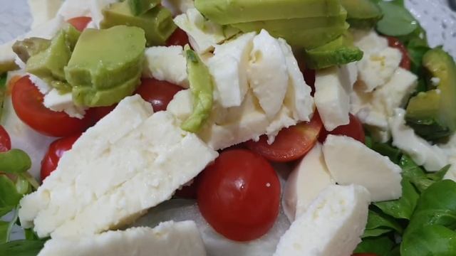 #салат #салатспомидорами #рецепты    Яркий, вкусный и  полезный салатик ;-)