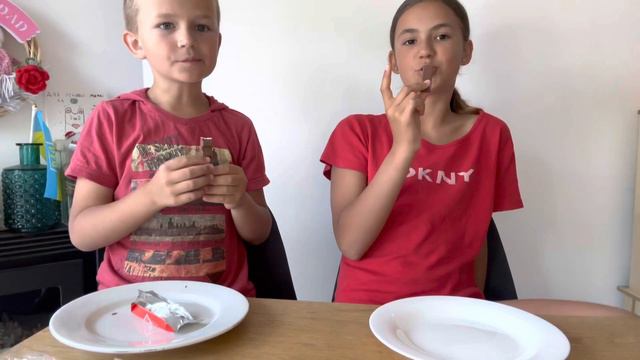 ЧелленджПробуем все продукты Киндер нашего города!Понравилось ли нам,вы узнаете именно в этом видео смотреть онлайн