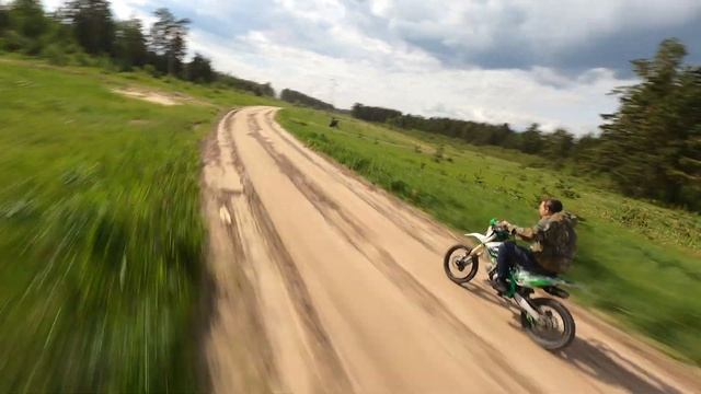 FPV съемка питбайк в поле смотреть онлайн