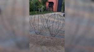 Новогодние олени и садовые фигуры из проволоки