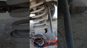Как достать полуось с заднего моста автомобиля Нива если она не выходит.