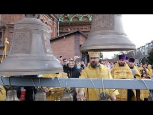 Митрополит Григорий освятил новые колокола в Свято-Троицком храме