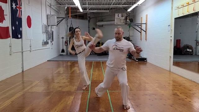 Capoeira Regional training drill, a 2 player sequence. смотреть онлайн