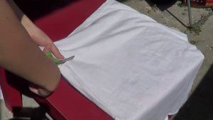 Как сделать классный топ из футболки/ easy DIY: cut T-Shirt into a cool top