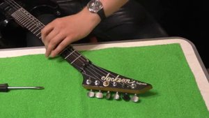 ВОЗВРАЩАЕМ ПОРВАННУЮ СТРУНУ НА ГИТАРУ