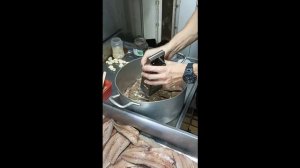 Как засолить скумбрию? Жить в море. Пряная скумбрия на судне.