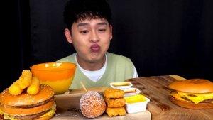 ASMR 불닭치즈속에 트리플치즈버거?미니핫도그 달달구리 치즈볼 먹방McDonald’s Triple Cheese Burger  Nuggets Mini Corn Dog MuKBang