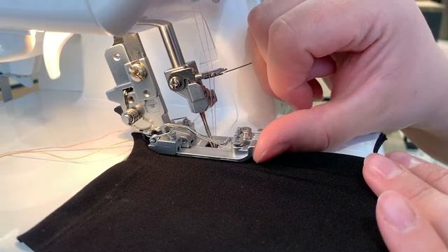 Притачиваем резинку на распошивальной машине смотреть онлайн