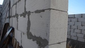 Обзор коробки дома из газобетона с пристроенным гаражом