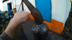 Изготавливаем печь в теплицу из старого кислородного баллона.