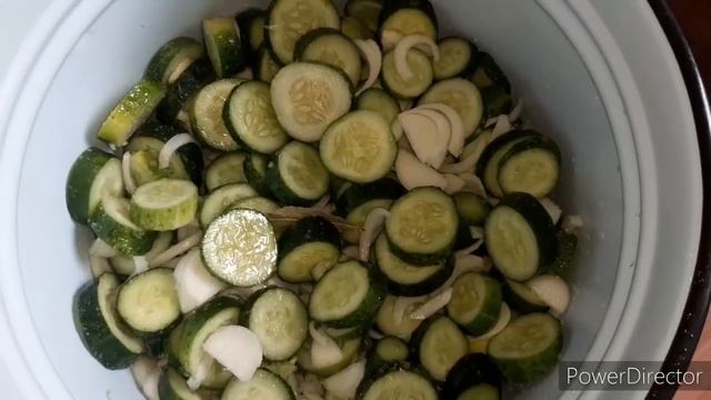 Варёные ОГУРЦЫ ? получается ОЧЕНЬ вкусный салат на ЗИМУ ??? смотреть онлайн