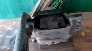 как скрипит левая опора двигателя TSI 2.0