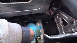 Замена салонного фильтра на Volvo V50