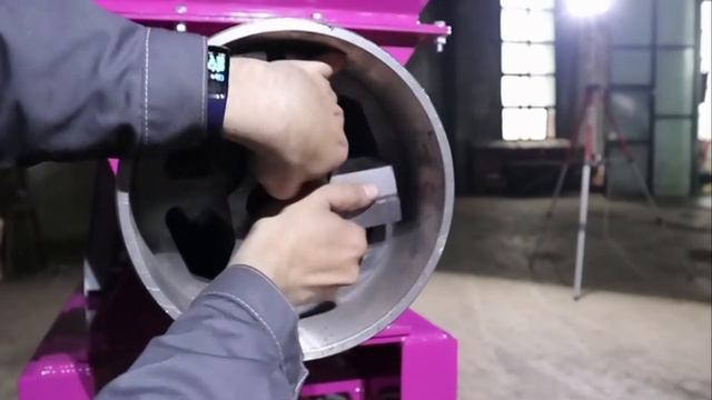 Рубит мясо, режет жилы, мелет кость... смотреть онлайн