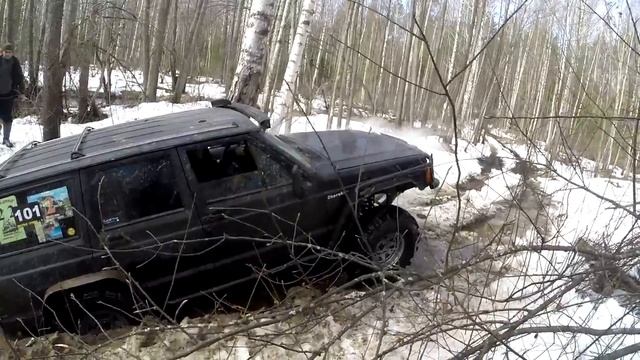 Кирпич форсирует реку