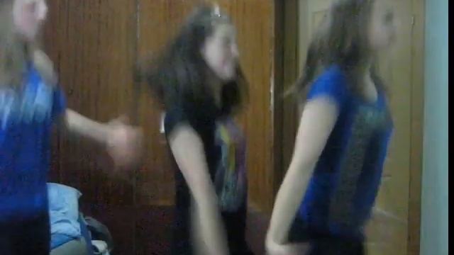 Даша и Лера и Ксюша.musicVIDEO [ Spice Girls -- Wannabe ] маленькие смотреть онлайн