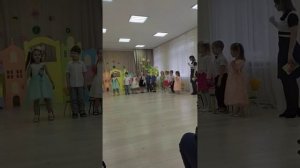 ,,Солнечные зайчики по дорожке скачут" Утренник в детском саду.