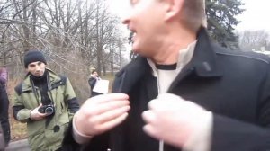 Ренат Ахметов вышел к митингующим в Донецке. 2014г.