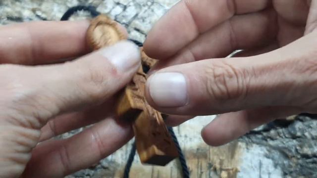 Крестик резной из каштана, со вставками святых, Пантелеймон целитель, и Николай чудотворц.