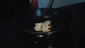 Рецепт салата с креветками и жареными персиками?