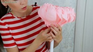 Большой пион с коробкой Раффаелло. Ростовой пион из гофрированной бумаги. Большие цветы. Buket7ruTV